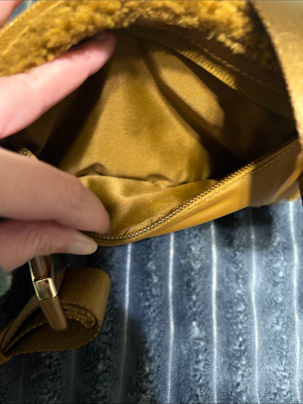 NWOT Lululemon Belt Bag Everywhere Belt Bag 1L Fleece Burnt Caramel Sold Out - Picture 11 of 13